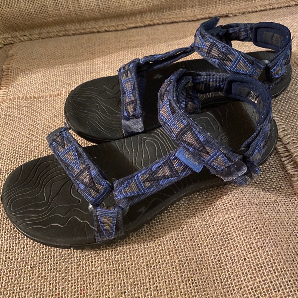 Boys Teva Sandals Size 4